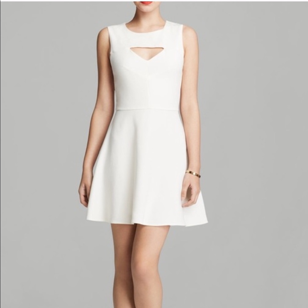 Cute cutout dress!